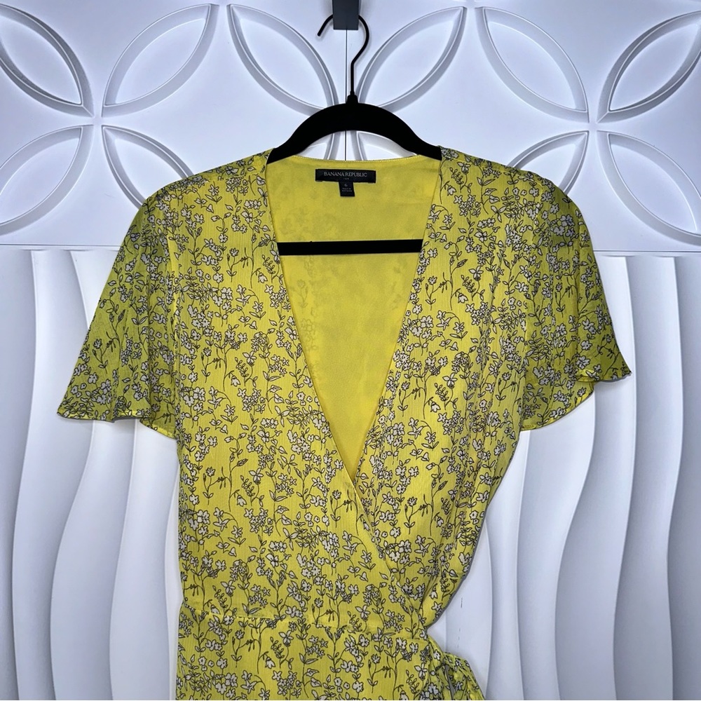 Banana Republic Wrap Floral Dress - Picture 2 of 5